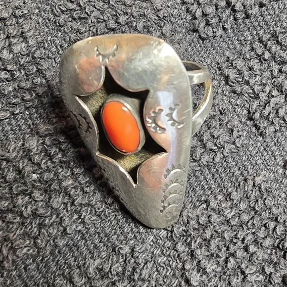NAVAJO 925 Sterling Silver Vintage Coral Cutout Cocktail Ring Size 6 - Picture 2 of 6